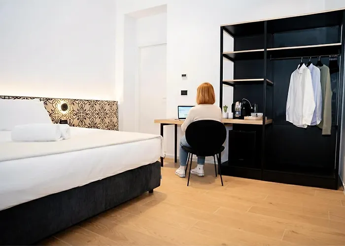 Aria Collection Bari